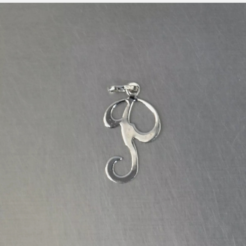 sterling P letter charm E4